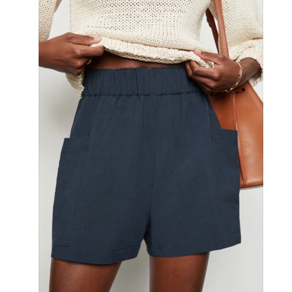 G. LABEL by Goop easy linen shorts in navy - Picture 3 of 7